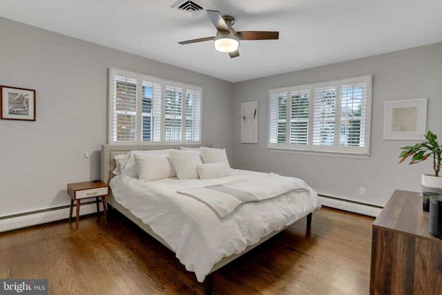 3710 LORCOM LN, Arlington, VA 22207