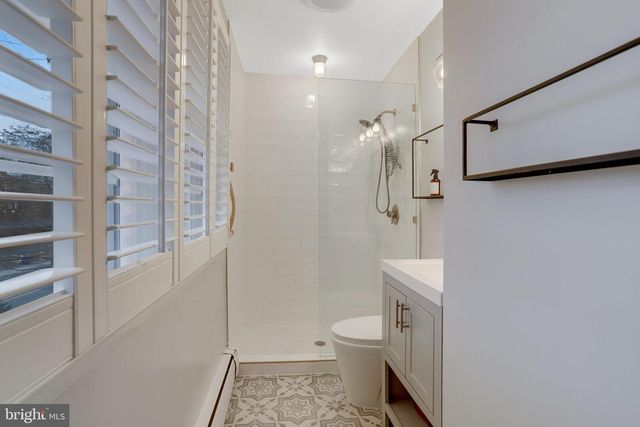 3710 LORCOM LN, Arlington, VA 22207