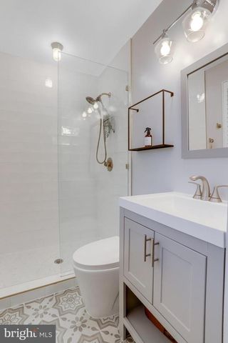 3710 LORCOM LN, Arlington, VA 22207