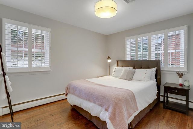 3710 LORCOM LN, Arlington, VA 22207