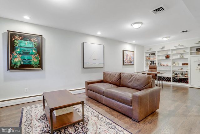 3710 LORCOM LN, Arlington, VA 22207