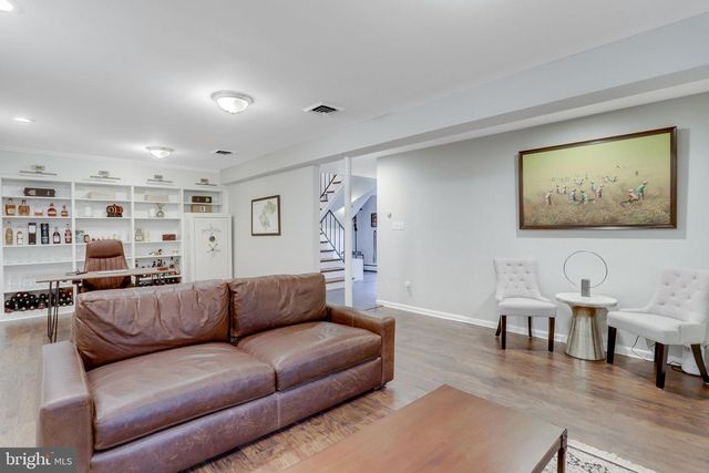3710 LORCOM LN, Arlington, VA 22207