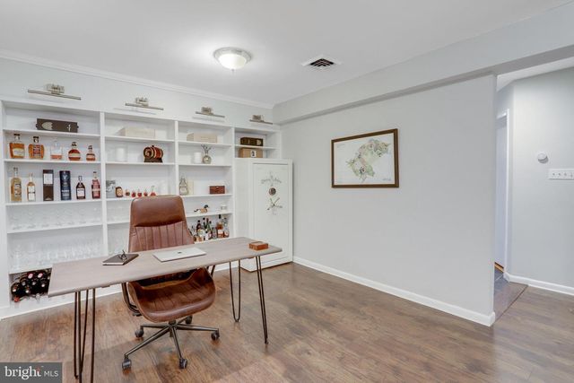 3710 LORCOM LN, Arlington, VA 22207