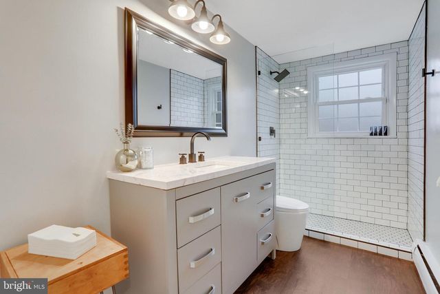 3710 LORCOM LN, Arlington, VA 22207