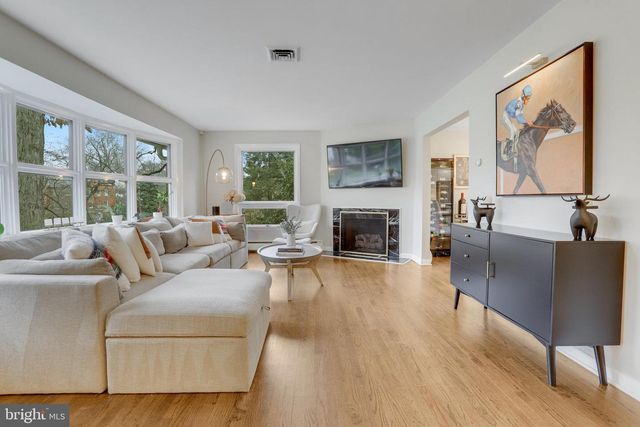 3710 LORCOM LN, Arlington, VA 22207