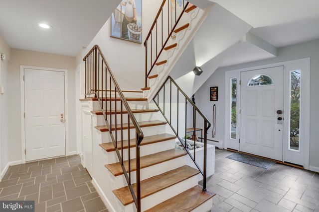 3710 LORCOM LN, Arlington, VA 22207