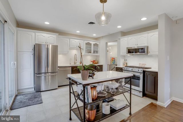 3710 LORCOM LN, Arlington, VA 22207