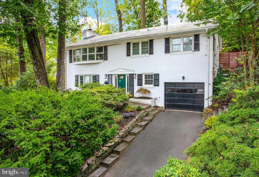 3710 LORCOM LN, Arlington, VA 22207