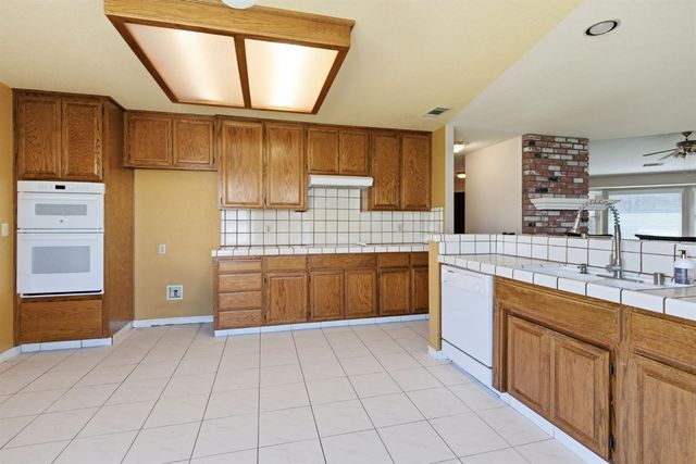 380 Garden Circle Dr, Manteca, CA 95336