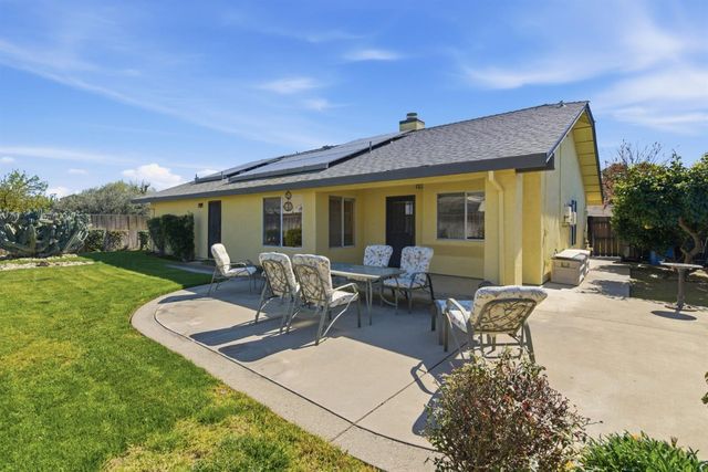 380 Garden Circle Dr, Manteca, CA 95336