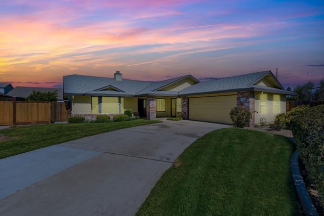 380 Garden Circle Dr, Manteca, CA 95336