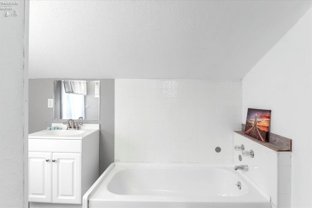 1944 Ashcroft, Oregon, OH 43616