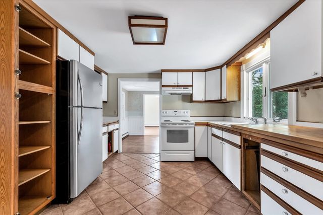 67 Lakefield Rd, Yarmouth, MA 02664