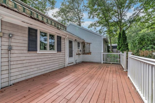 67 Lakefield Rd, Yarmouth, MA 02664