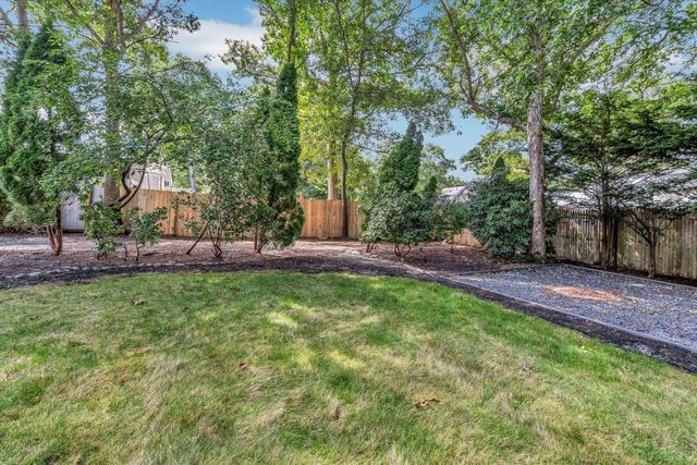 67 Lakefield Rd, Yarmouth, MA 02664