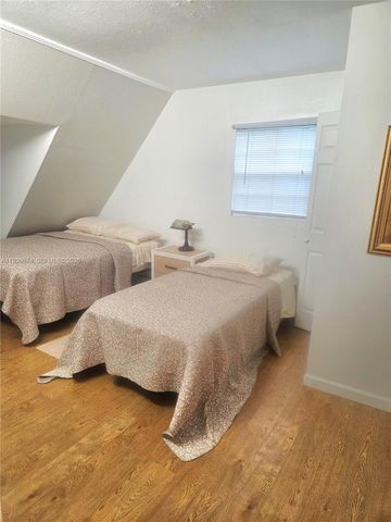 1990 NE 183rd St, North Miami Beach, FL 33179