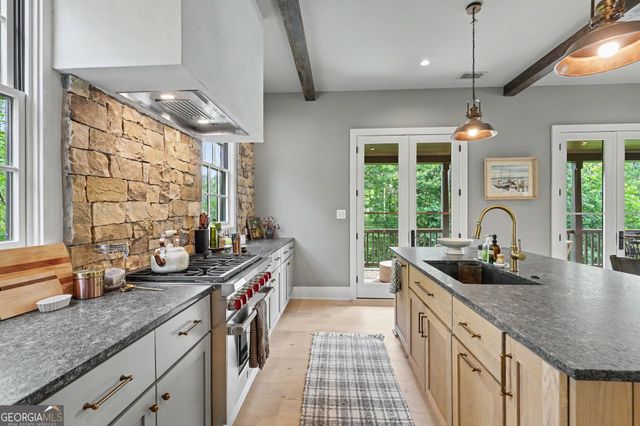 60 Cove View Lane, Clarkesville, GA 30523