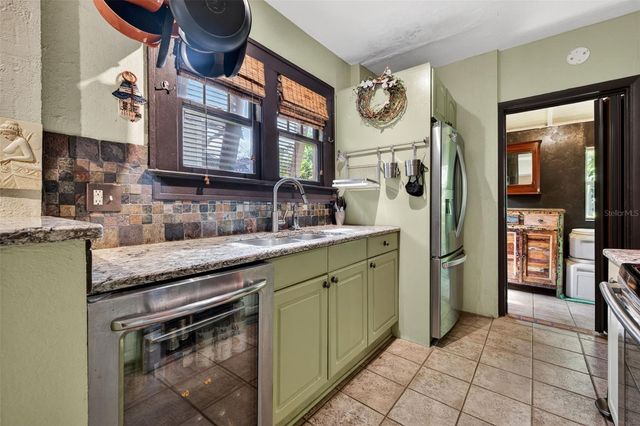 652 8TH AVENUE N, St Petersburg, FL 33701