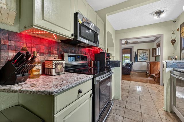 652 8TH AVENUE N, St Petersburg, FL 33701