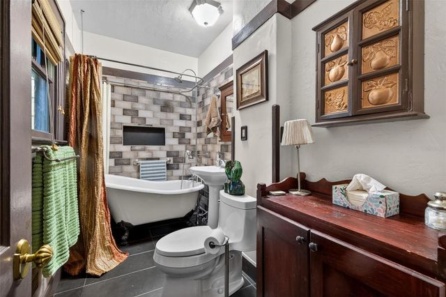 652 8TH AVENUE N, St Petersburg, FL 33701