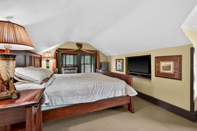 652 8TH AVENUE N, St Petersburg, FL 33701