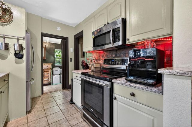652 8TH AVENUE N, St Petersburg, FL 33701