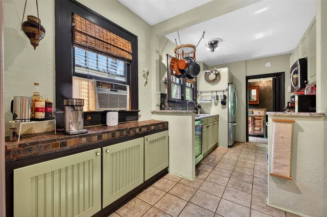 652 8TH AVENUE N, St Petersburg, FL 33701