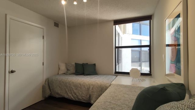 18181 NE 31st Ct 2710, Aventura, FL 33160