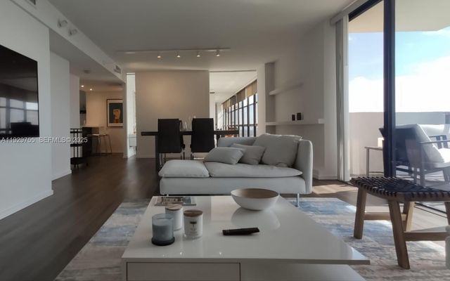 18181 NE 31st Ct 2710, Aventura, FL 33160