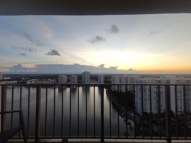 18181 NE 31st Ct 2710, Aventura, FL 33160