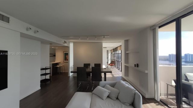 18181 NE 31st Ct 2710, Aventura, FL 33160