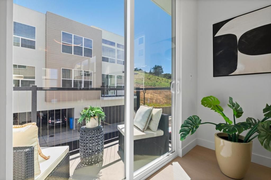 Image 20 of property listing at 835 Fassler Avenue, Pacifica, CA 94044