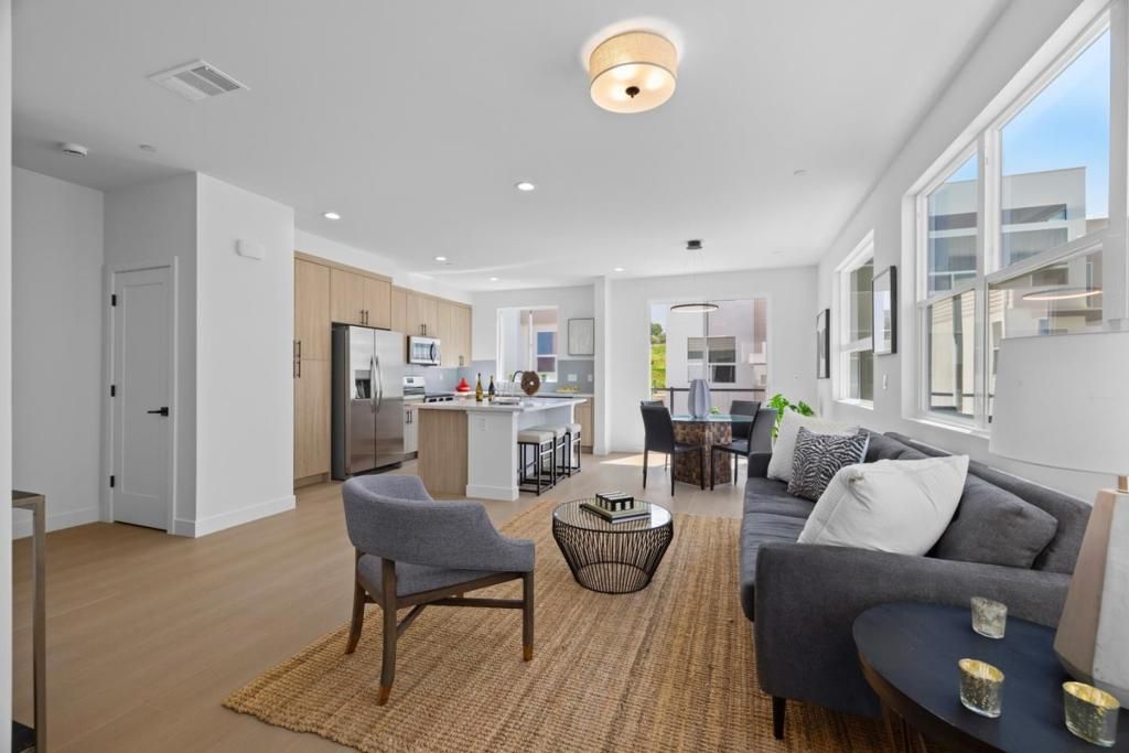 Image 8 of property listing at 835 Fassler Avenue, Pacifica, CA 94044