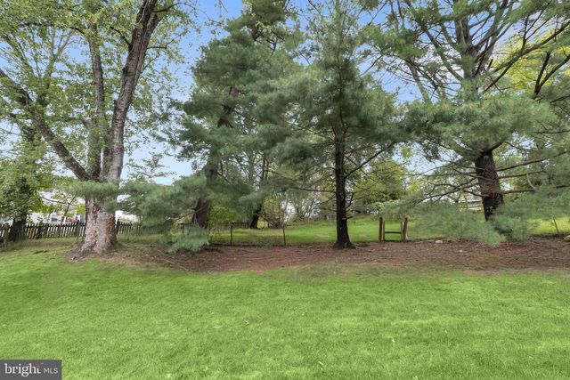 914 FARMSTEAD RD, Cockeysville, MD 21030