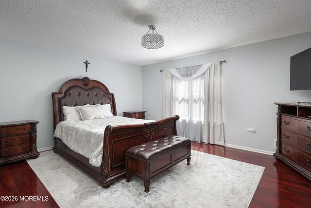 80 W Shenendoah Road, Howell, NJ 07731