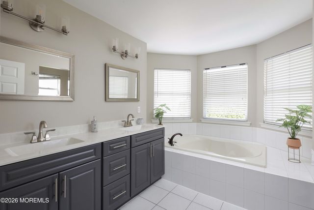 80 W Shenendoah Road, Howell, NJ 07731