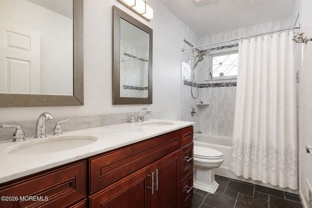 80 W Shenendoah Road, Howell, NJ 07731
