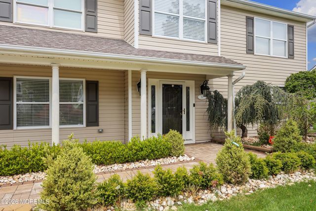 80 W Shenendoah Road, Howell, NJ 07731