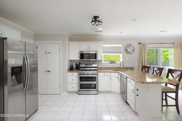 80 W Shenendoah Road, Howell, NJ 07731