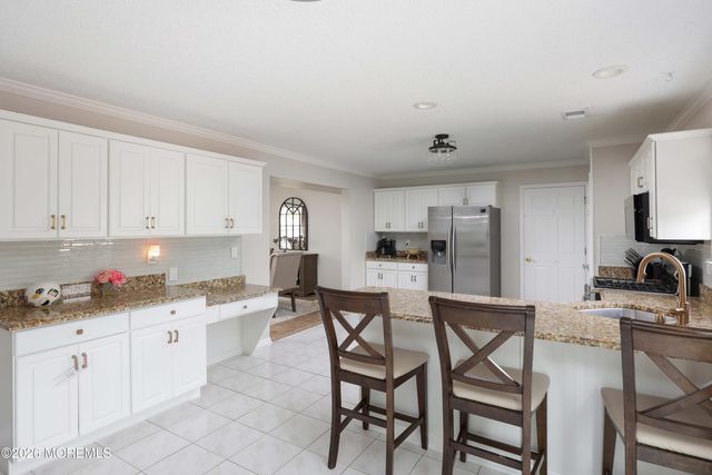 80 W Shenendoah Road, Howell, NJ 07731