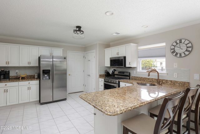 80 W Shenendoah Road, Howell, NJ 07731