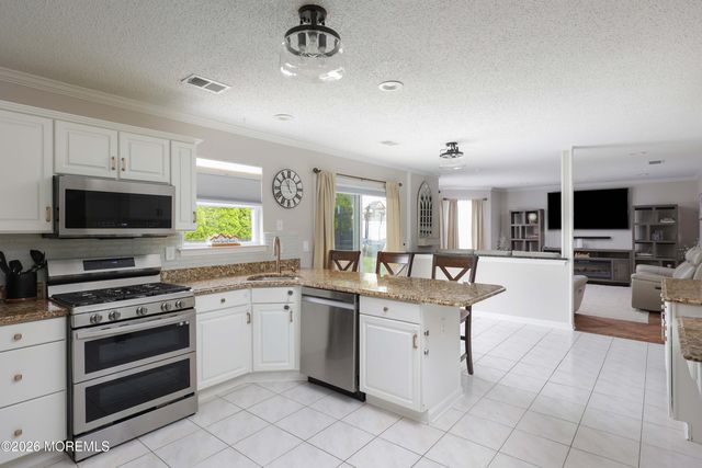80 W Shenendoah Road, Howell, NJ 07731