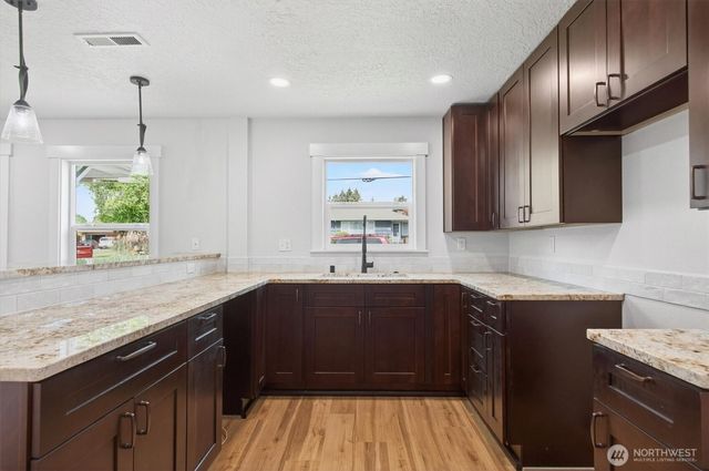 3 Pacific Place, Longview, WA 98632