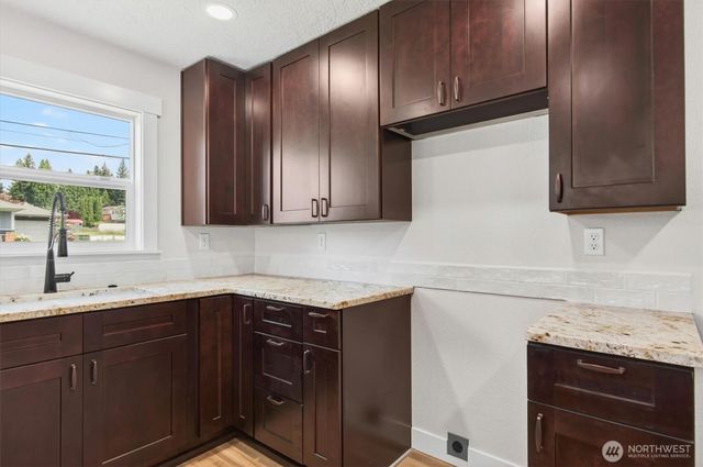 3 Pacific Place, Longview, WA 98632
