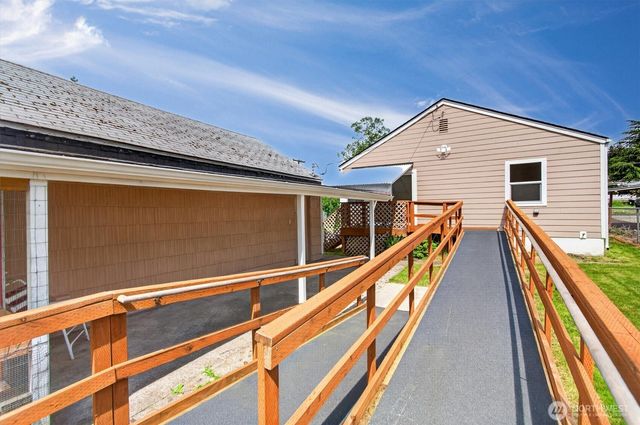 3 Pacific Place, Longview, WA 98632