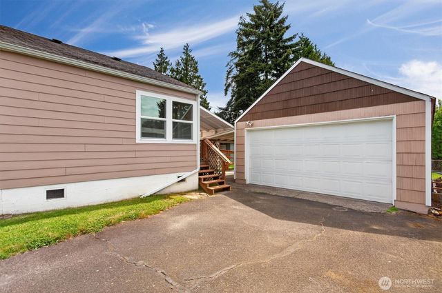 3 Pacific Place, Longview, WA 98632