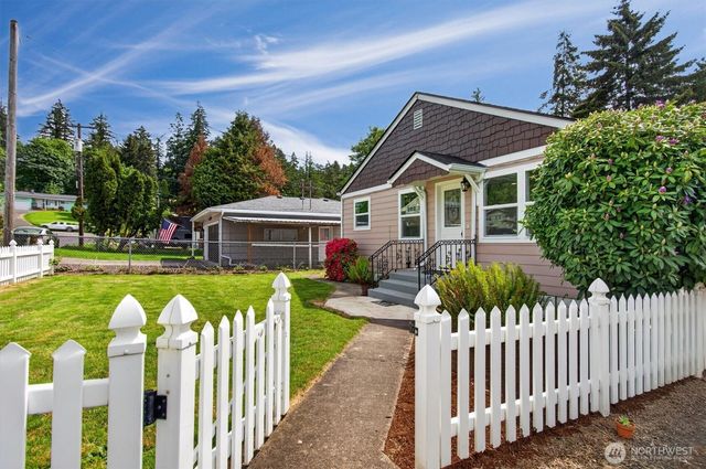 3 Pacific Place, Longview, WA 98632