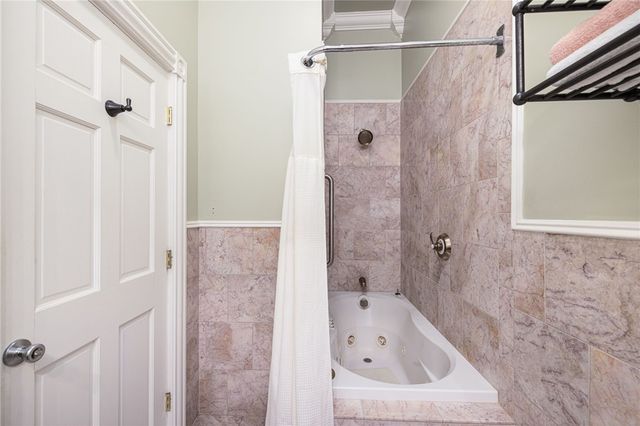 20 Berkeley Avenue 2, Newport, RI 02840