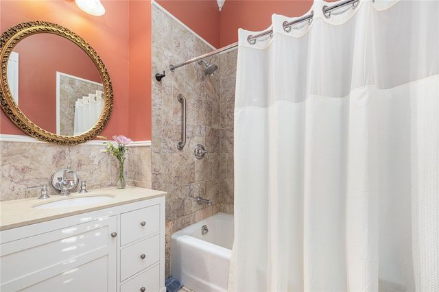 20 Berkeley Avenue 2, Newport, RI 02840