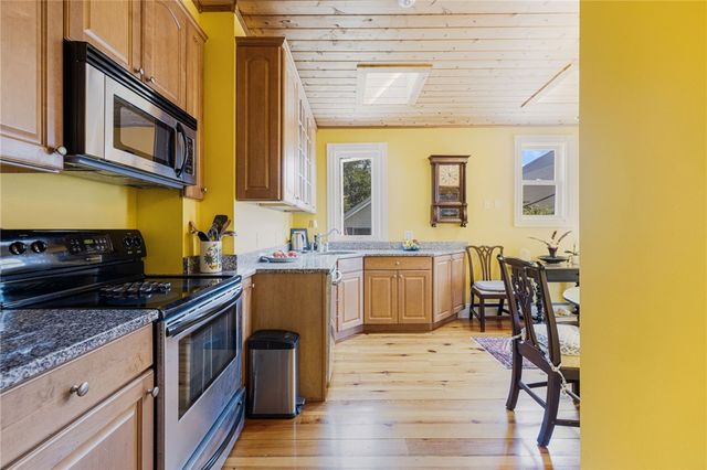 20 Berkeley Avenue 2, Newport, RI 02840